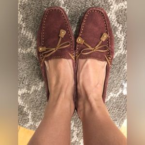 CLARKS faded burgundy loafers in size 10M. EUC